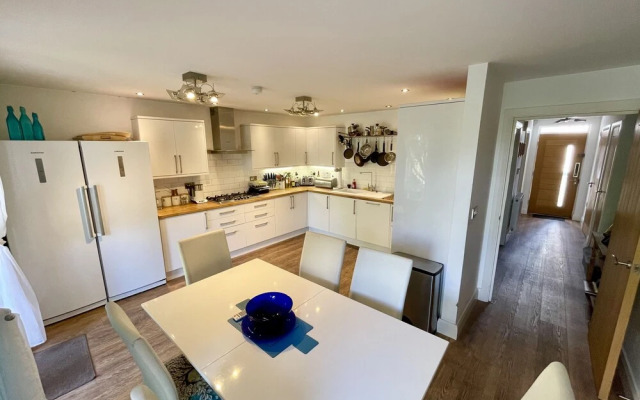 Large Family Home With Stunning City Views