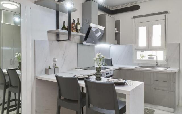 Modern Studio Ideal for Couples or Digital Nomads, Old Town Mytilene