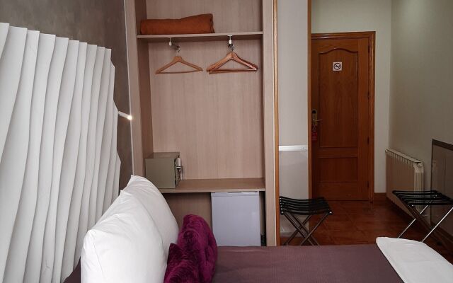 Hostal Las Fuentes - Adults Only