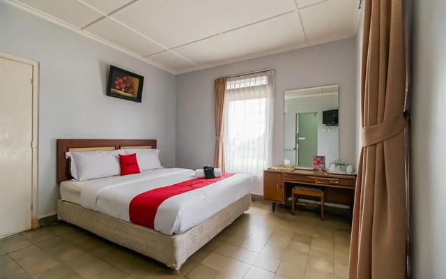 RedDoorz near Ngarai Sianok Bukittinggi