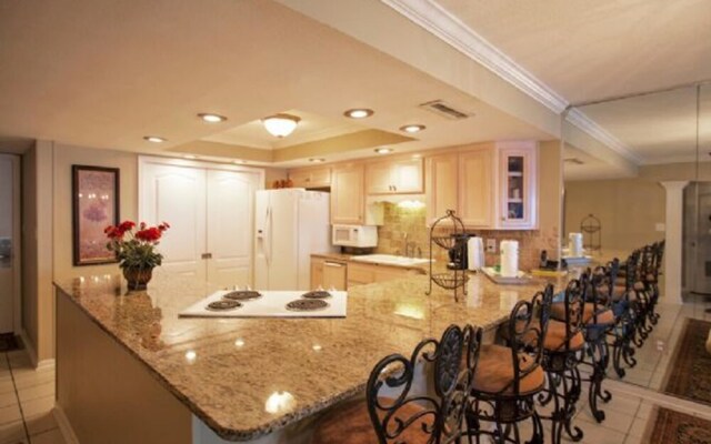 Shoreline Towers Resort by Panhandle Getaways