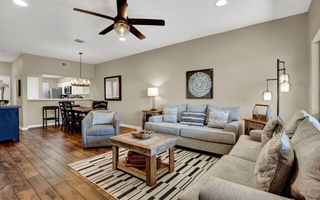 Luxury Riverfront Condo 1 BLK to Schlitterbahn!