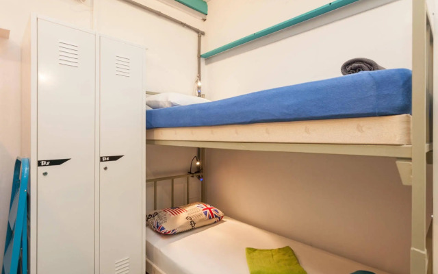 Roundabout Hostel - hostel