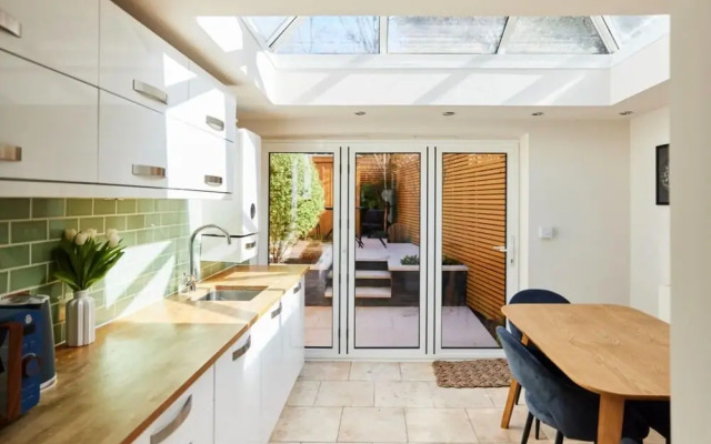 The Elmbridge Getaway - Glamorous 2bdr With Garden
