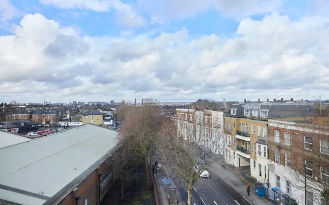 The Harlesden Hideaway - Lovely 2bdr Flat With Balcony