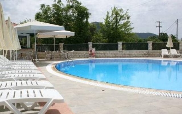 Konstantinos Hotel & Apartments