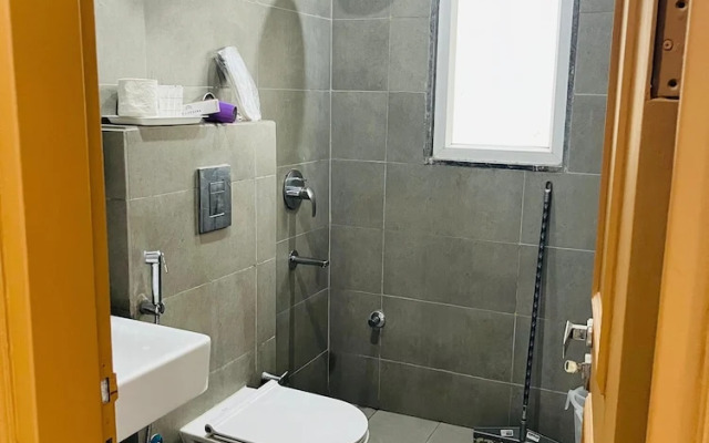 The Lodgers Luxury Studio Apartment In front of Artemis Hospital