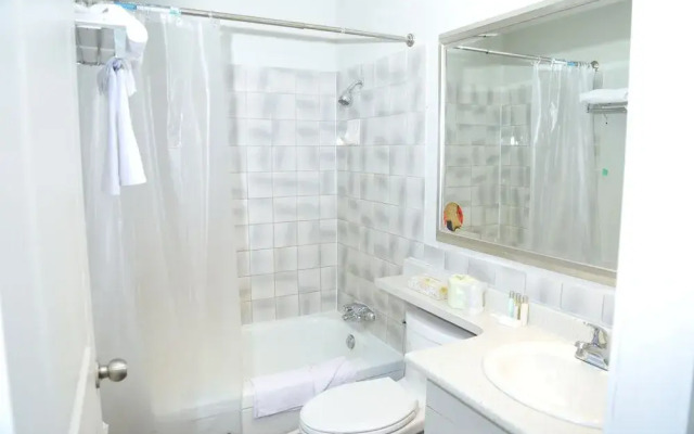 Queensway Court Motel