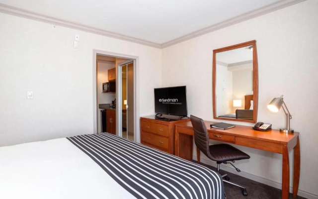Sandman Signature Winnipeg Airport Hotel & Suites