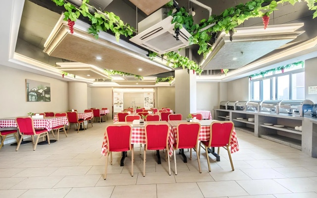 Vienna Hotel Guangzhou Panyu Chimelong Shiqiao Metro Station