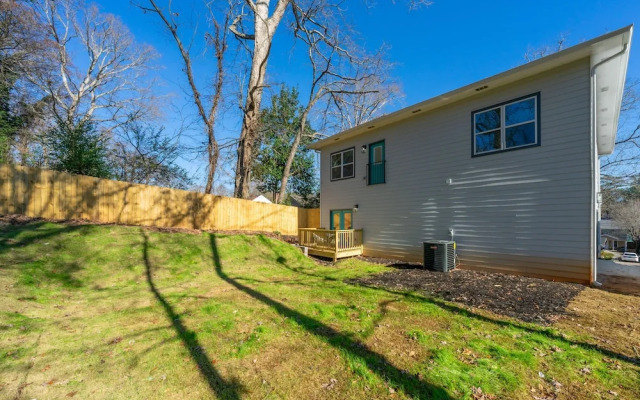 New Luxury Family Friendly Home Centrally Located
