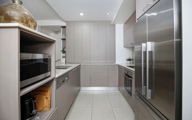 Luxury Cairns Stay with Pool and BBQ