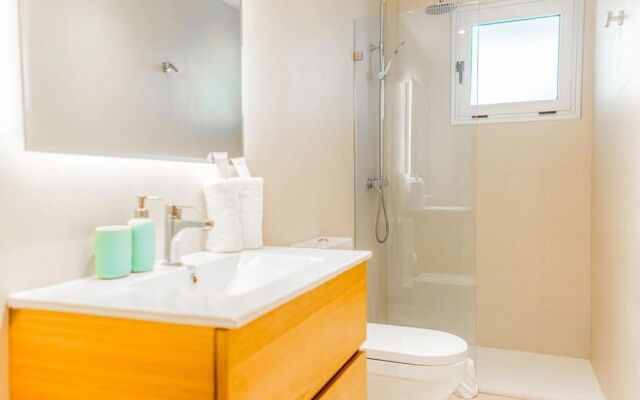 2 bed Penthouse Just Steps From the Beach