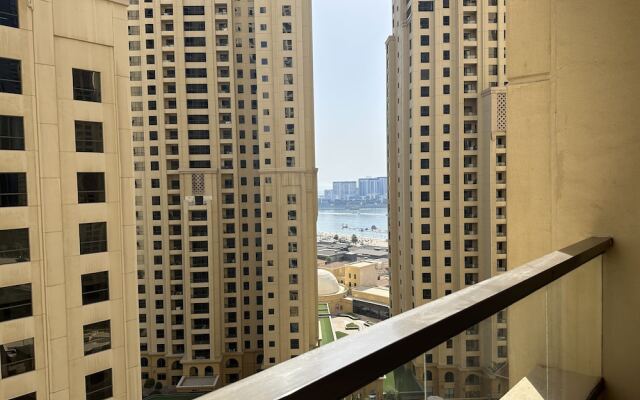 Manzil - Cozy 2BR Apt in JBR with Sea Views