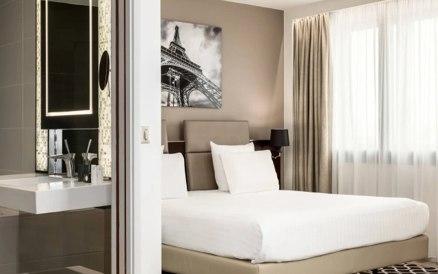 AC Porte Maillot Hotel