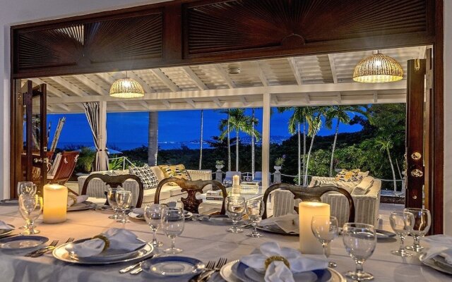 Staffed Round Hill Membership Van/driver 5 Bedroom Villa