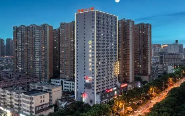 Boya Crystal Hotel (Zhumadian High Speed Rail Station Store)