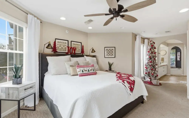 The Ozark Getaway Stay for 6