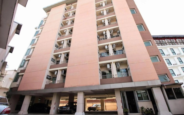 OYO 274 Meesook Residence