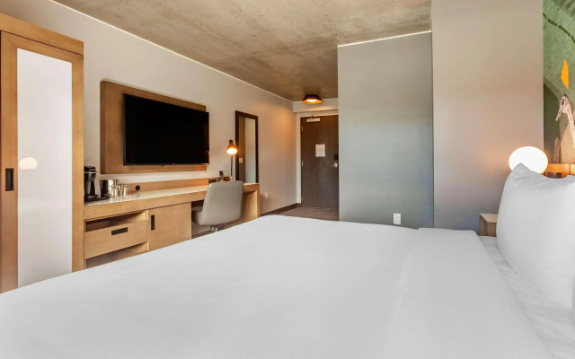 Cambria Hotel Downtown Phoenix Convention Center