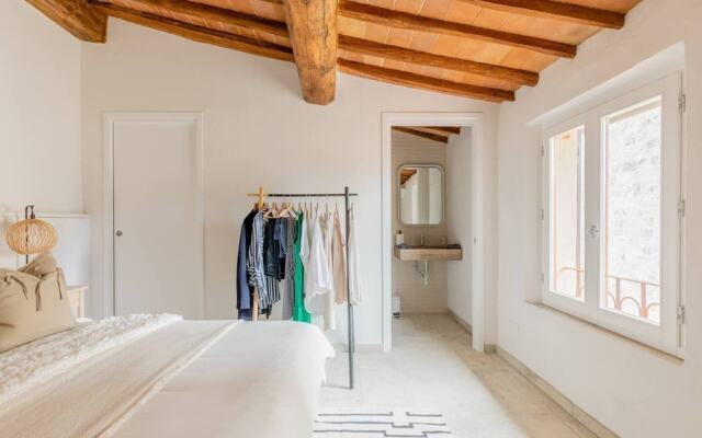 Stylish Luxury Loft Sleeps 4 San Gimignano Tuscany