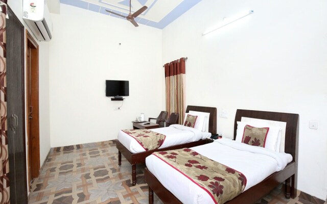 OYO 7609 Hotel Dolphin