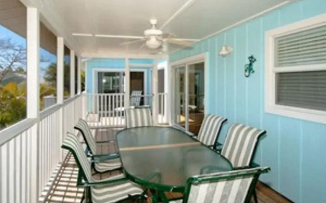 Holly Hideaway