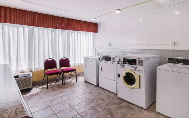 Clarion Inn Fairmont