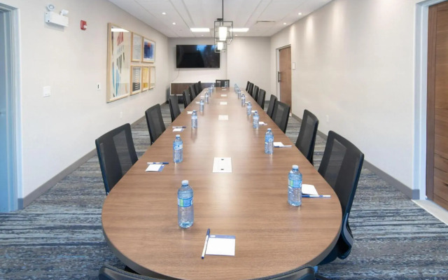 Holiday Inn Express & Suites Moose Jaw, an IHG Hotel