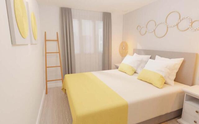 LUXURY BRAND NEW apartment - Excellent location 50m from the beach, restaurants, bars, shops