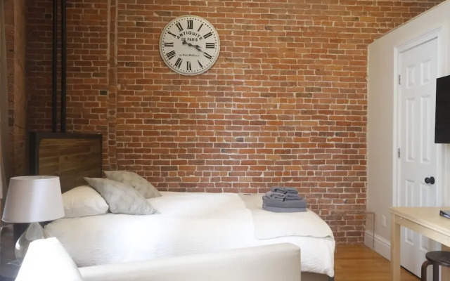 The Nomad Suites & Apartments