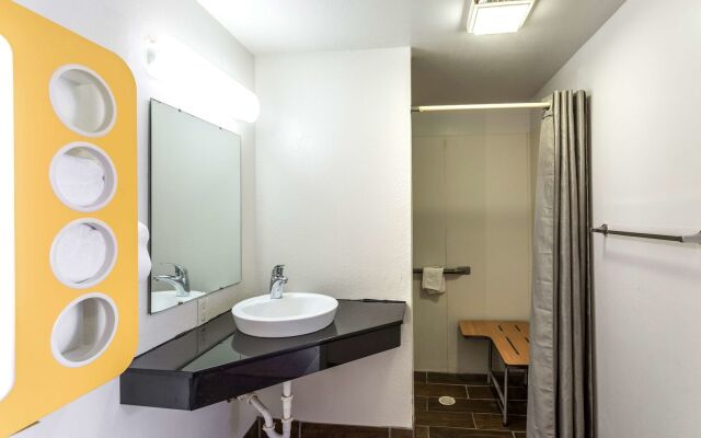 Motel 6 Evansville