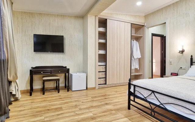 Q&B Hotel