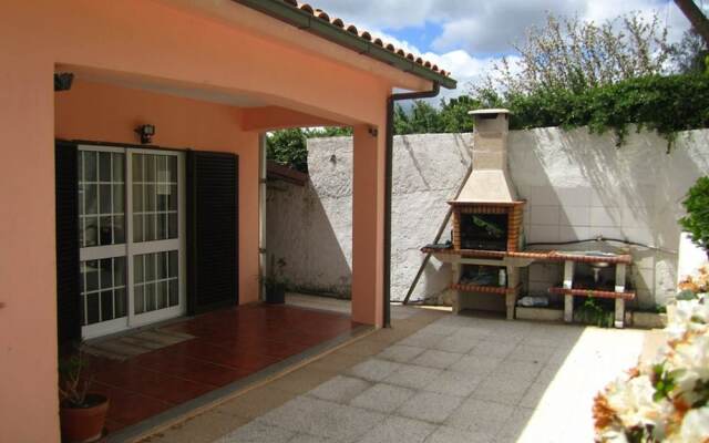 Villa With 4 Bedrooms in Provesende, With Wonderful Mountain View, Pri