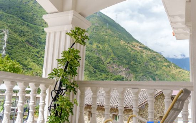 Muyun Mountain Residence Homestay (Luding Dadu River) — 2-star hotel in Luding