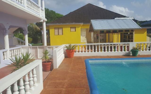Ocho Rios Almond Tree Villas