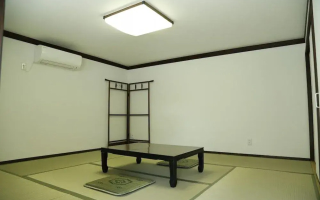 Syouyayasikitokura