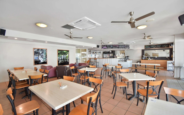 City Oasis Inn Townsville, SureStay Collection by BW