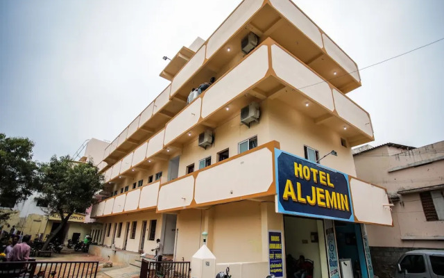 Oyo 26646 Hotel Aljemin