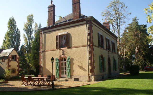 Cozy Holiday Home with Garden in Cernoy-en-Berry France