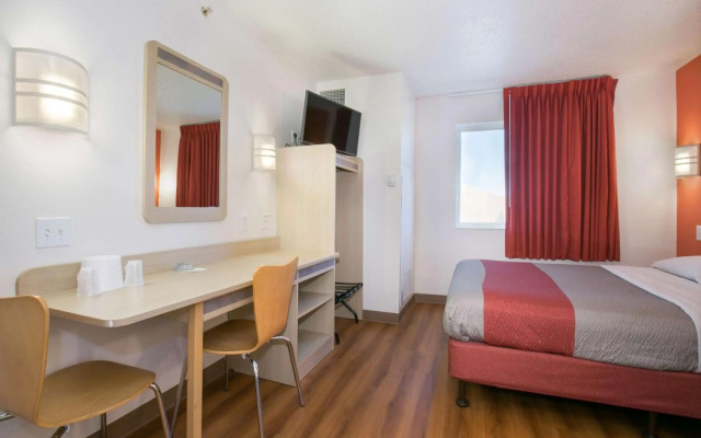 Motel 6 Brooklyn Center, MN - Minneapolis