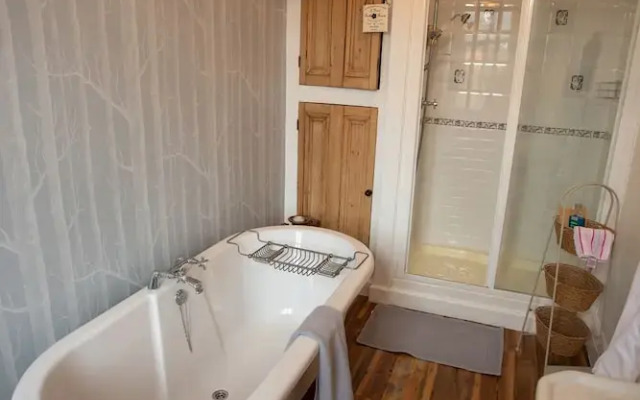 Treherne House & The Malvern Retreat