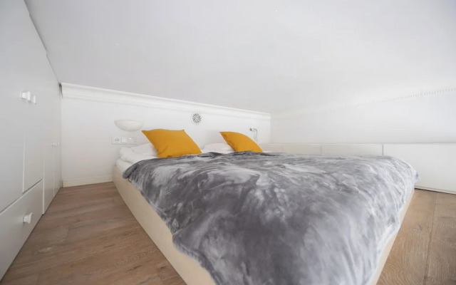 Bright Apartment for 4 by Renters