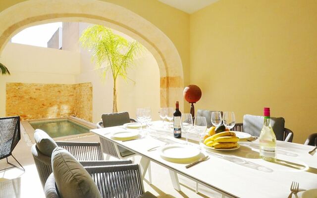 Top Quality Modern Town House in Petra With Private Pool