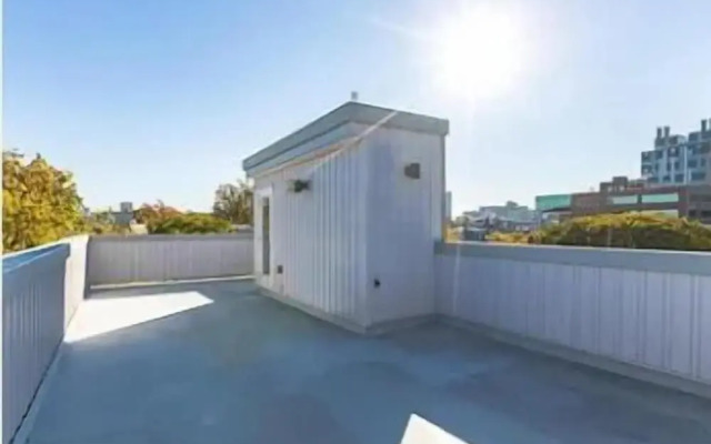 University City - Philadelphia 6 Bedroom Home by RedAwning