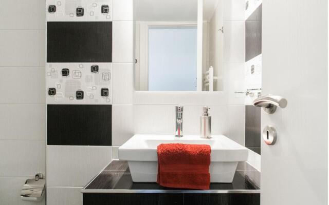 Nicholas Point Apartments and Rooms