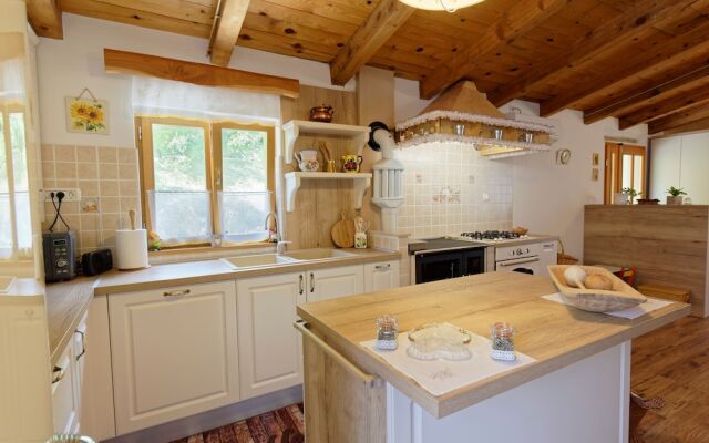 Casa Mira - Two Bedroom Holiday Home with Pool