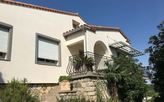 Beautiful Villa in Carcassonne with Shared Pool, Jacuzzi