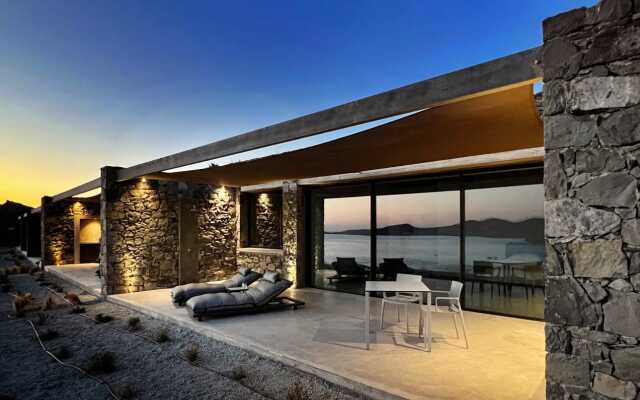 Echoes Suites Milos