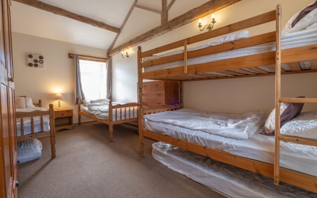 Hulmes Vale House - Sleeps 14 - Peak District